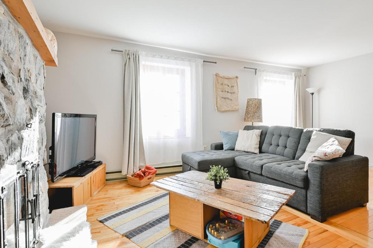 L'Auberge Du Qg La Prairie Bagian luar foto