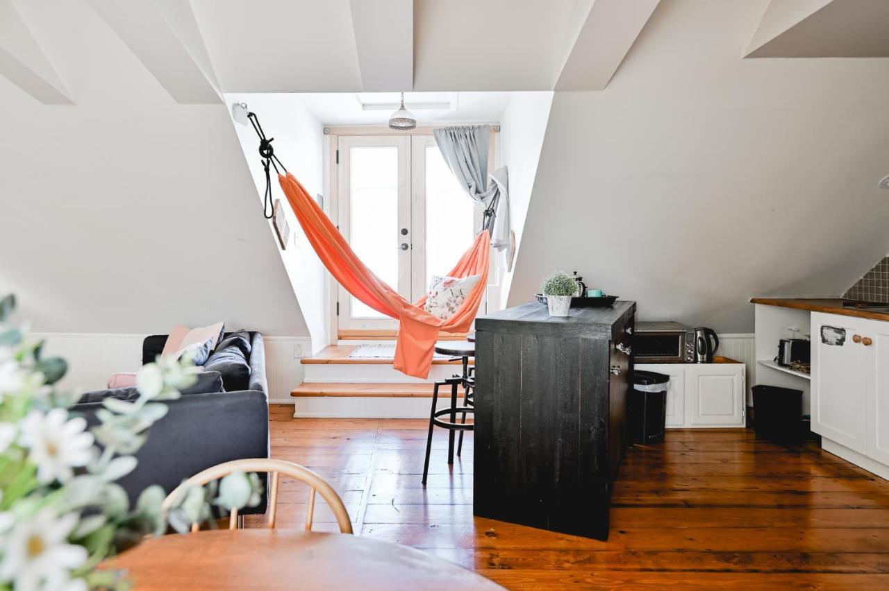 L'Auberge Du Qg La Prairie Bagian luar foto