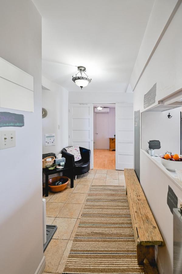 L'Auberge Du Qg La Prairie Bagian luar foto