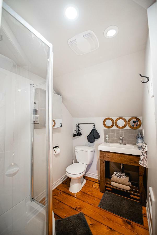 L'Auberge Du Qg La Prairie Bagian luar foto