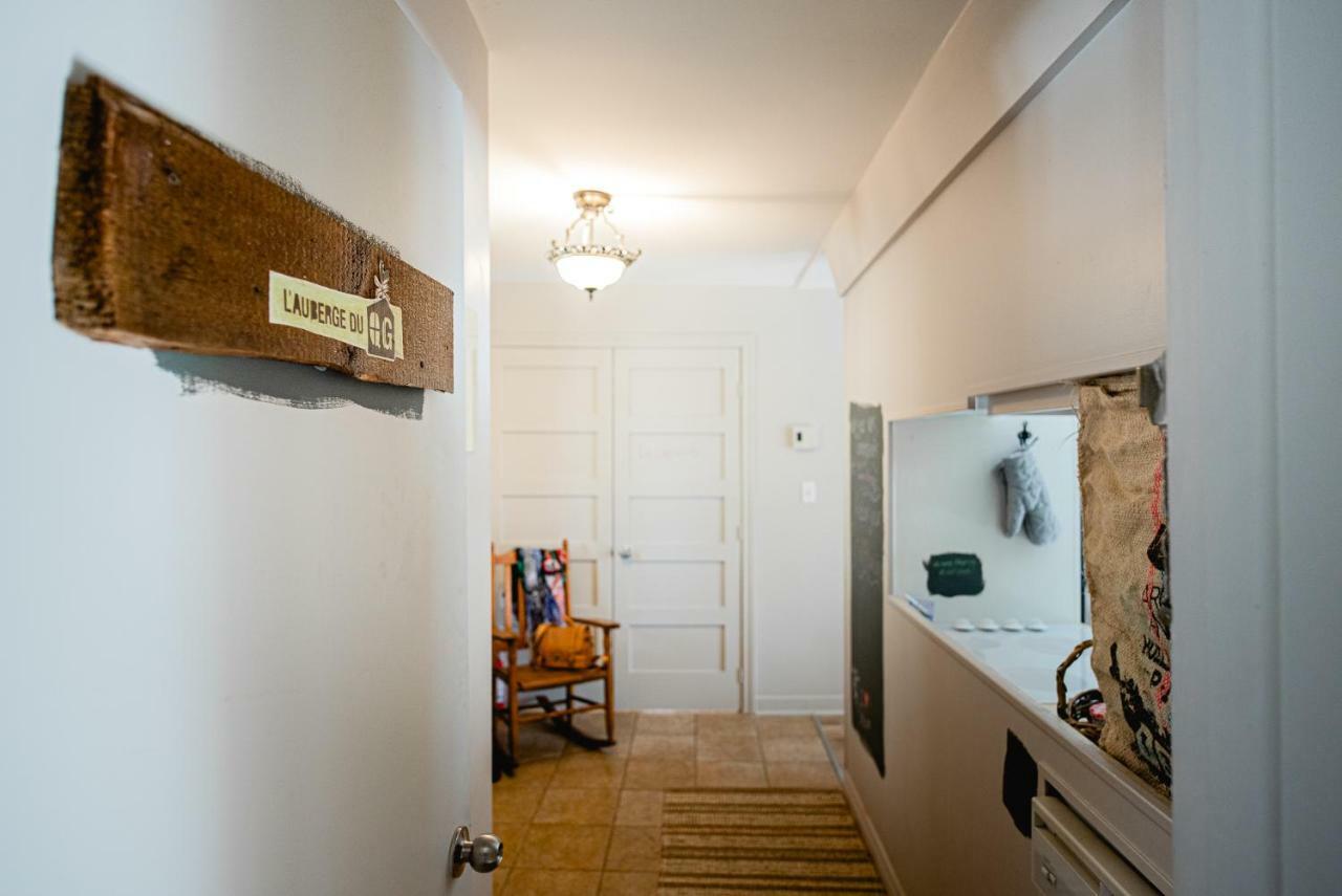 L'Auberge Du Qg La Prairie Bagian luar foto